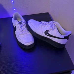 Black and white air force 1